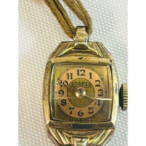 Vintage 1940s Ladies Roamer Gold Plate Square Watch Dainty